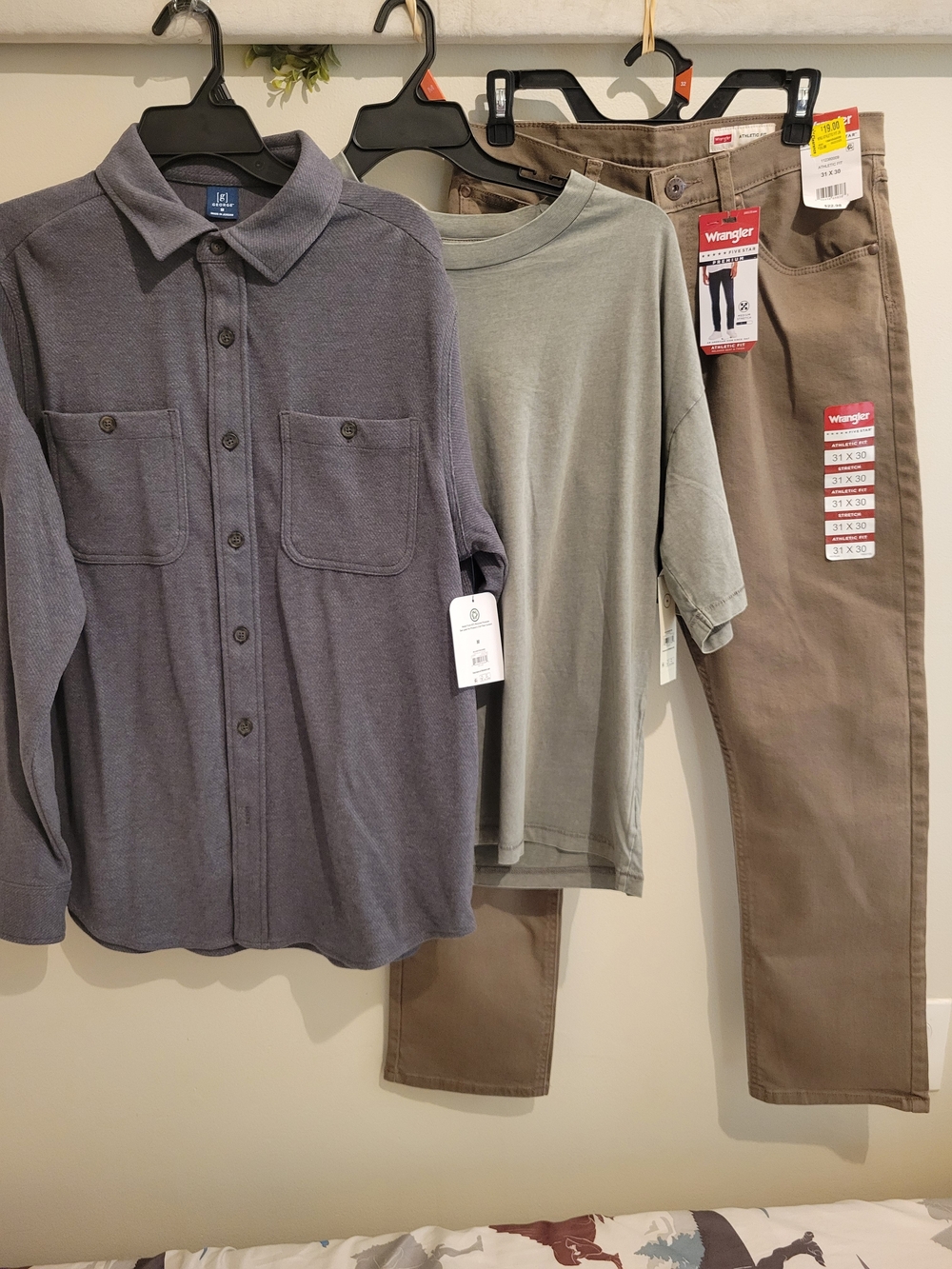 No Boundaries Men's Casual Button-Down Shirt in Gray